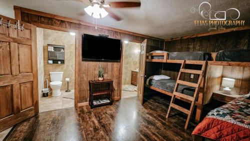 Deluxe Duplex Cabin - Bathrooms